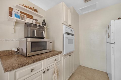 Commercial property in Wilton Manors, Florida 169.83 sq.m. № 1844035 - photo 5