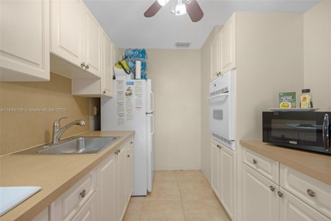 Commercial property in Wilton Manors, Florida 169.83 sq.m. № 1844035 - photo 29