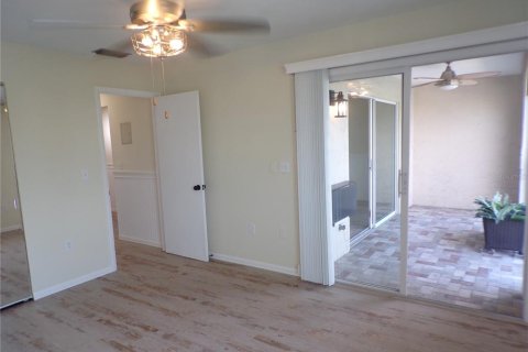 Condominio en alquiler en Punta Gorda, Florida, 2 dormitorios, 77.95 m2 № 2093989 - foto 11