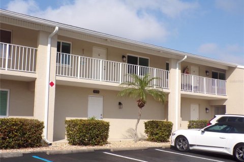 Condominio en Punta Gorda, Florida, 2 dormitorios  № 2093989