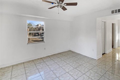 Condo in Gainesville, Florida, 4 bedrooms  № 1383298 - photo 2