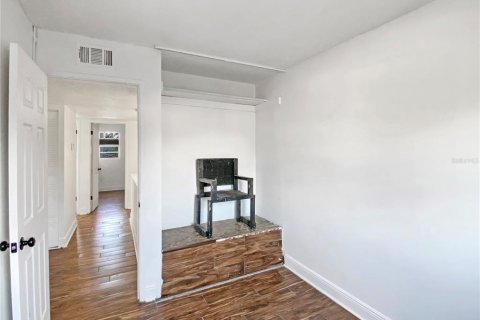 Condo in Gainesville, Florida, 4 bedrooms  № 1383298 - photo 12