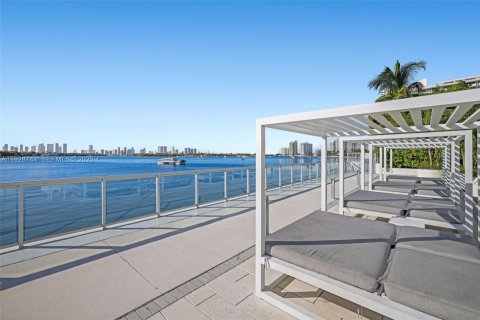 Condominio en venta en Miami Beach, Florida, 61.59 m2 № 1987737 - foto 3