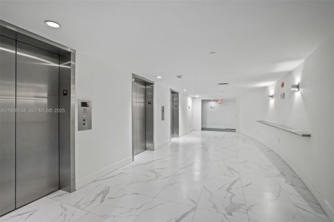 Condominio en venta en Miami Beach, Florida, 61.59 m2 № 1987737 - foto 5