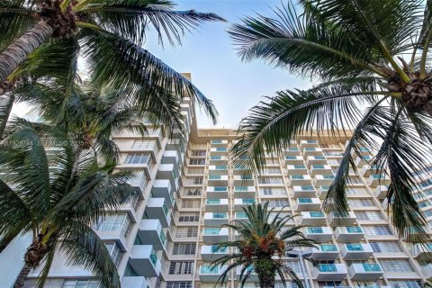 Condominio en venta en Miami Beach, Florida, 61.59 m2 № 1987737 - foto 4