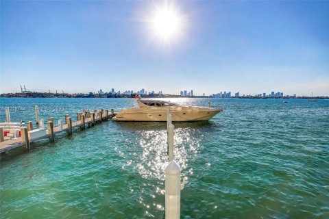 Condominio en venta en Miami Beach, Florida, 61.59 m2 № 1987737 - foto 1