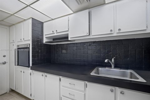 Condominio en venta en Miami Beach, Florida, 61.59 m2 № 1987737 - foto 6