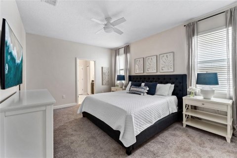 House in Davenport, Florida 8 bedrooms, 363.15 sq.m. № 2324382 - photo 3