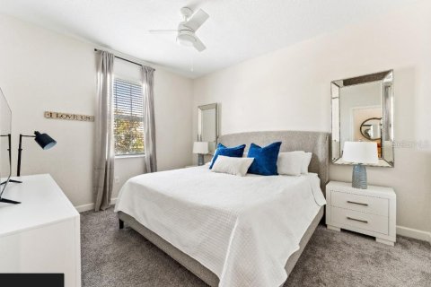 House in Davenport, Florida 8 bedrooms, 363.15 sq.m. № 2324382 - photo 6