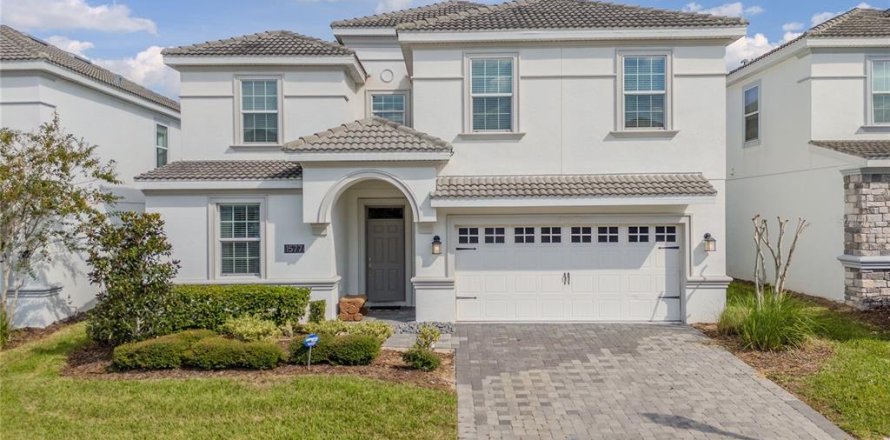 House in Davenport, Florida 8 bedrooms, 363.15 sq.m. № 2324382
