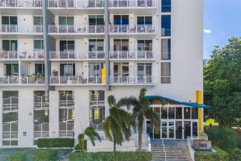 Condo in Miami, Florida, 1 bedroom  № 1988669 - photo 27
