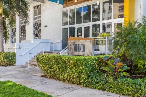 Condo in Miami, Florida, 1 bedroom  № 1988669 - photo 18