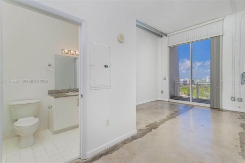 Condo in Miami, Florida, 1 bedroom  № 1988669 - photo 5