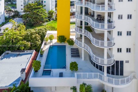 Condo in Miami, Florida, 1 bedroom  № 1988669 - photo 20
