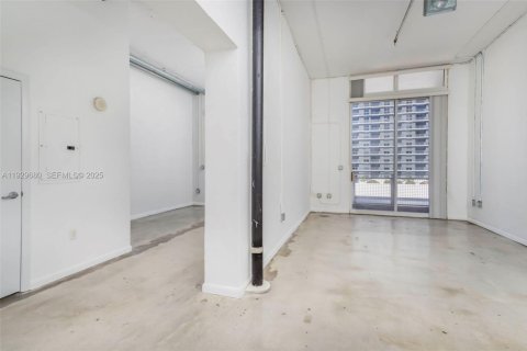 Condo in Miami, Florida, 1 bedroom  № 1988669 - photo 12