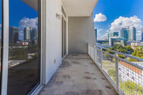 Condo in Miami, Florida, 1 bedroom  № 1988669 - photo 22