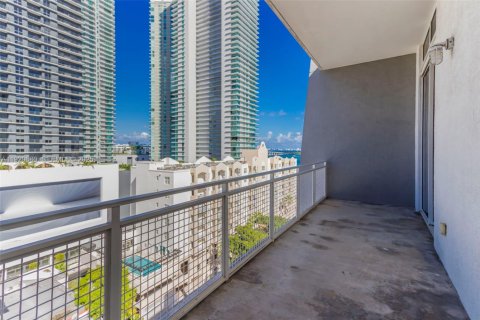 Condo in Miami, Florida, 1 bedroom  № 1988669 - photo 14