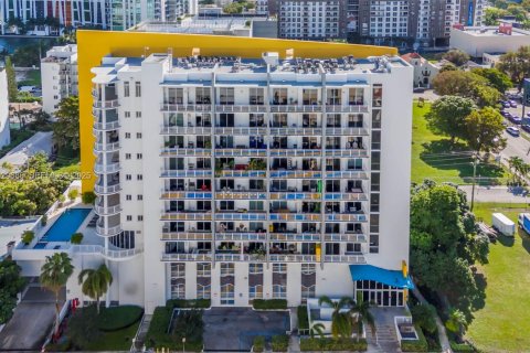 Condo in Miami, Florida, 1 bedroom  № 1988669 - photo 19