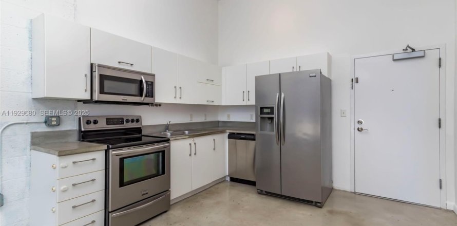 Condo in Miami, Florida, 1 bedroom  № 1988669