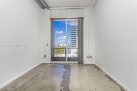 Condo in Miami, Florida, 1 bedroom  № 1988669 - photo 10