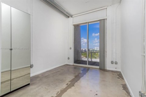 Condo in Miami, Florida, 1 bedroom  № 1988669 - photo 16