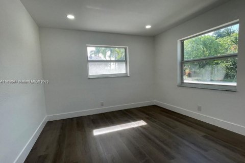 House in Fort Lauderdale, Florida 2 bedrooms, 198.07 sq.m. № 1970171 - photo 12