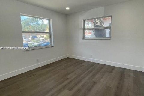 House in Fort Lauderdale, Florida 2 bedrooms, 198.07 sq.m. № 1970171 - photo 14