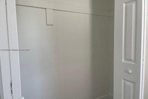 House in Fort Lauderdale, Florida 2 bedrooms, 198.07 sq.m. № 1970171 - photo 13