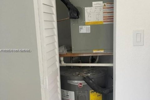 House in Fort Lauderdale, Florida 2 bedrooms, 198.07 sq.m. № 1970171 - photo 19