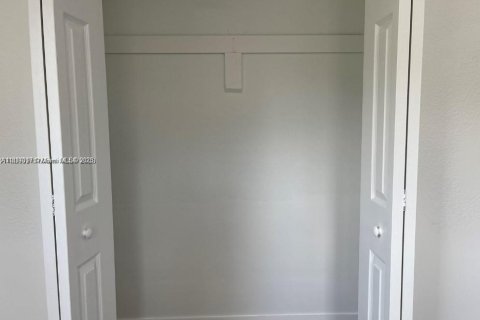 House in Fort Lauderdale, Florida 2 bedrooms, 198.07 sq.m. № 1970171 - photo 17