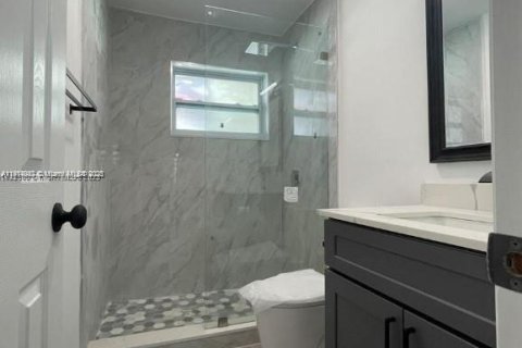 House in Fort Lauderdale, Florida 2 bedrooms, 198.07 sq.m. № 1970171 - photo 10