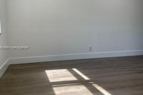 House in Fort Lauderdale, Florida 2 bedrooms, 198.07 sq.m. № 1970171 - photo 11