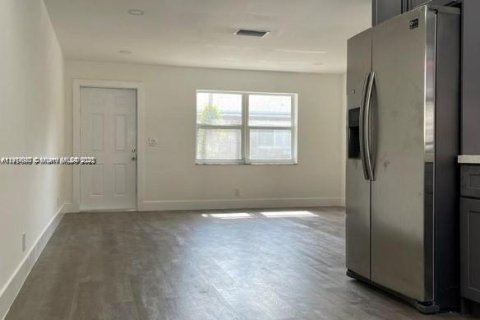 House in Fort Lauderdale, Florida 2 bedrooms, 198.07 sq.m. № 1970171 - photo 5