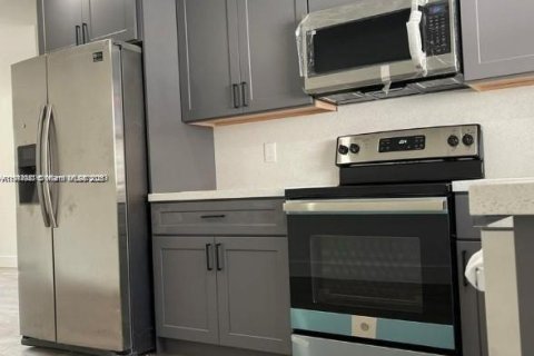 House in Fort Lauderdale, Florida 2 bedrooms, 198.07 sq.m. № 1970171 - photo 6