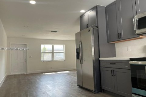 House in Fort Lauderdale, Florida 2 bedrooms, 198.07 sq.m. № 1970171 - photo 4