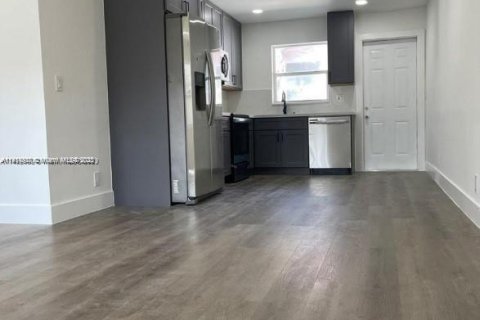 House in Fort Lauderdale, Florida 2 bedrooms, 198.07 sq.m. № 1970171 - photo 8