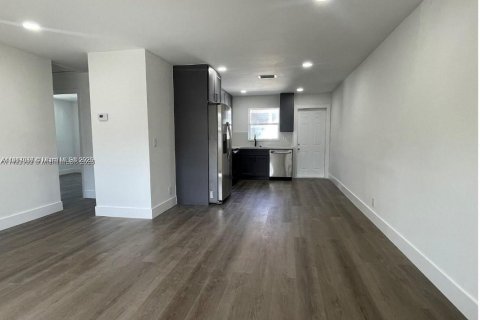 House in Fort Lauderdale, Florida 2 bedrooms, 198.07 sq.m. № 1970171 - photo 7