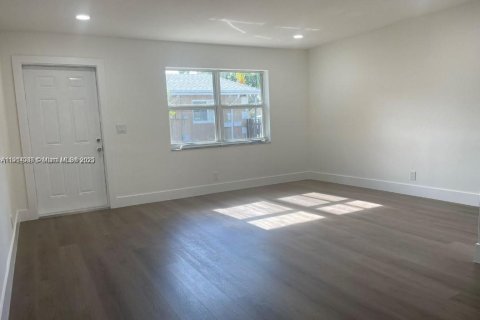 House in Fort Lauderdale, Florida 2 bedrooms, 198.07 sq.m. № 1970171 - photo 9