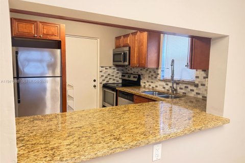 Copropriété à louer à Pompano Beach, Floride: 2 chambres, 102.19 m2 № 1998859 - photo 15