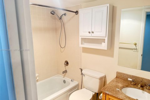 Copropriété à louer à Pompano Beach, Floride: 2 chambres, 102.19 m2 № 1998859 - photo 19