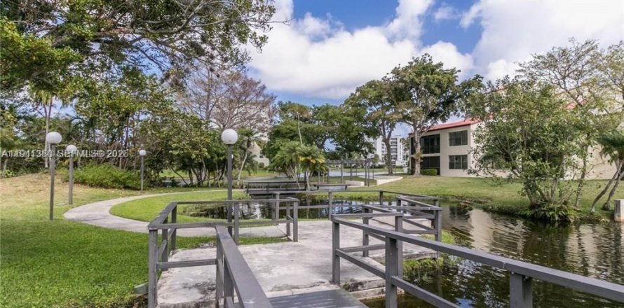 Condo à Pompano Beach, Floride, 2 chambres  № 1998859