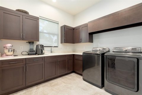 House in Clermont, Florida 3 bedrooms, 307.04 sq.m. № 2220653 - photo 23