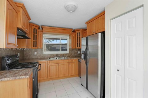 House in Homestead, Florida 4 bedrooms, 148.83 sq.m. № 1995604 - photo 13