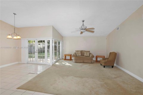 House in Homestead, Florida 4 bedrooms, 148.83 sq.m. № 1995604 - photo 7