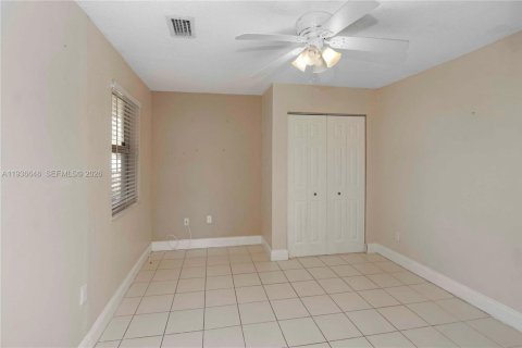 House in Homestead, Florida 4 bedrooms, 148.83 sq.m. № 1995604 - photo 11
