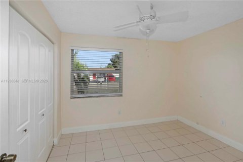 House in Homestead, Florida 4 bedrooms, 148.83 sq.m. № 1995604 - photo 10