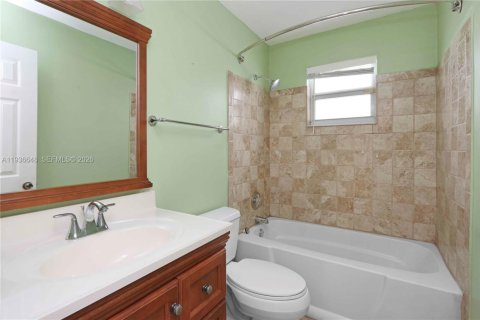 House in Homestead, Florida 4 bedrooms, 148.83 sq.m. № 1995604 - photo 15