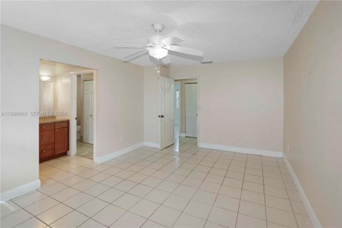 House in Homestead, Florida 4 bedrooms, 148.83 sq.m. № 1995604 - photo 16