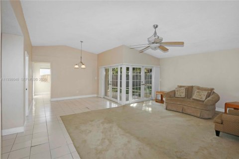 House in Homestead, Florida 4 bedrooms, 148.83 sq.m. № 1995604 - photo 6