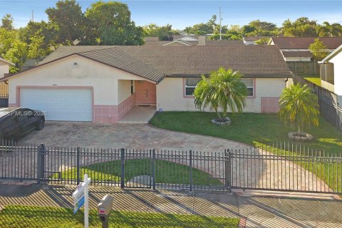 House in Homestead, Florida 4 bedrooms, 148.83 sq.m. № 1995604 - photo 3